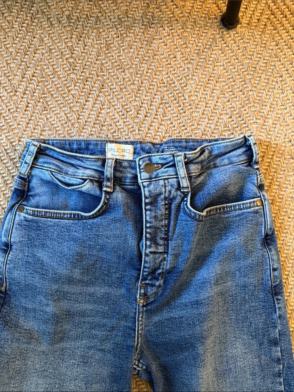 Anthropologie Pilcro High-Rise Jeans in Medium Blue Denim. Sz 27.